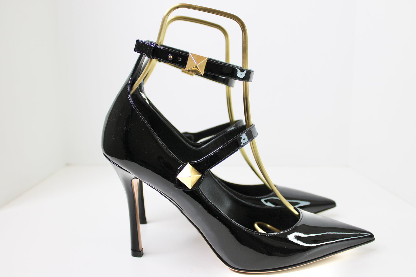 Valentino Garavani Tiptoe Patent Leather Pumps, Size 39.5