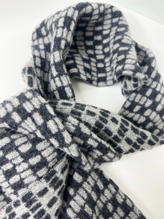 Saks Fifth Ave Patterned Navy and Gray Wool Scarf