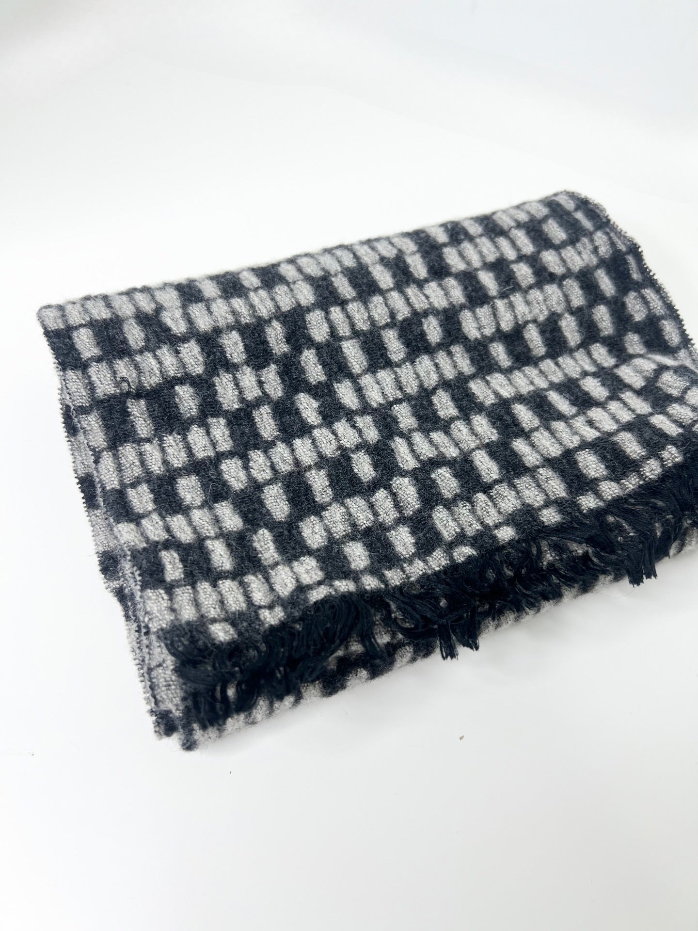 Saks Fifth Ave Patterned Navy and Gray Wool Scarf
