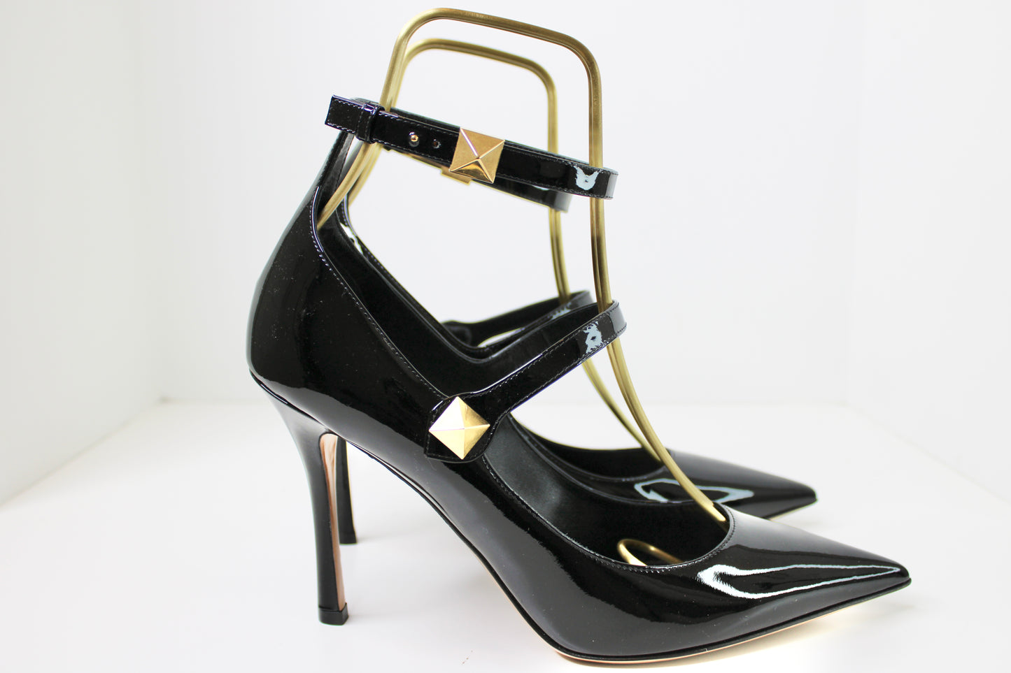 Valentino Garavani Tiptoe Patent Leather Pumps, Size 39.5