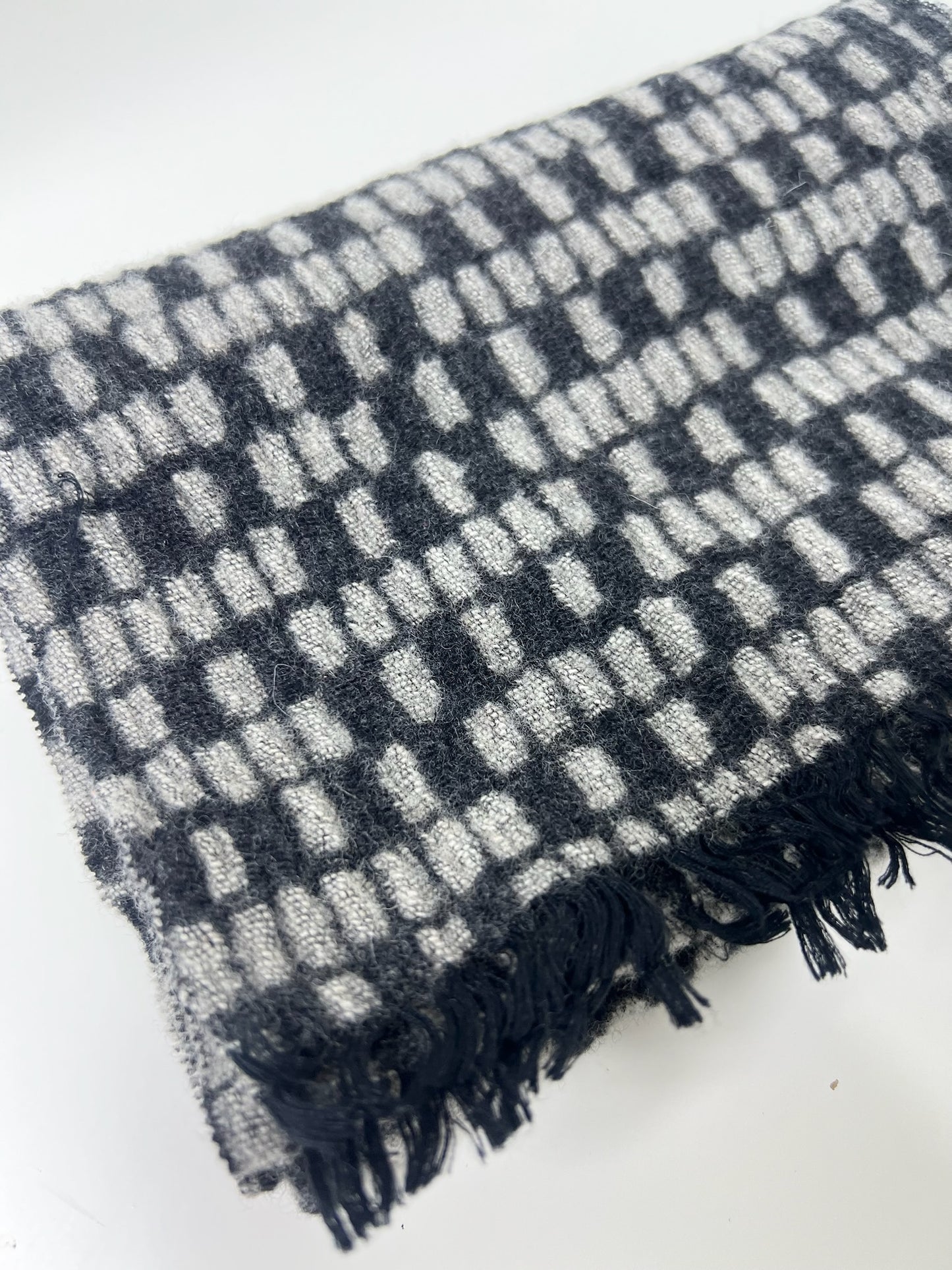 Saks Fifth Ave Patterned Navy and Gray Wool Scarf