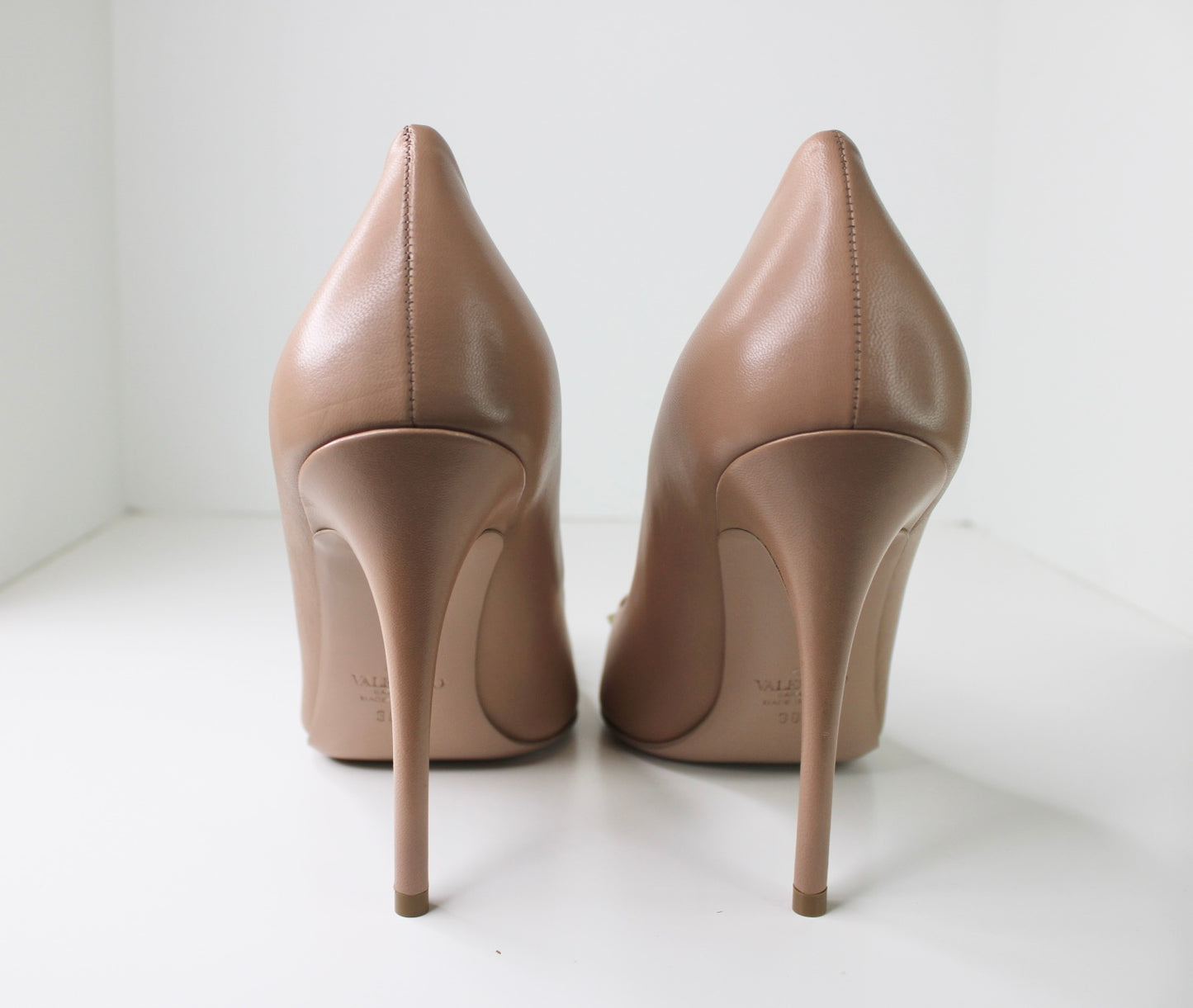 Valentino Garavani Rockstud Kidskin And Patent Leather Pump 110mm, Size 38.5