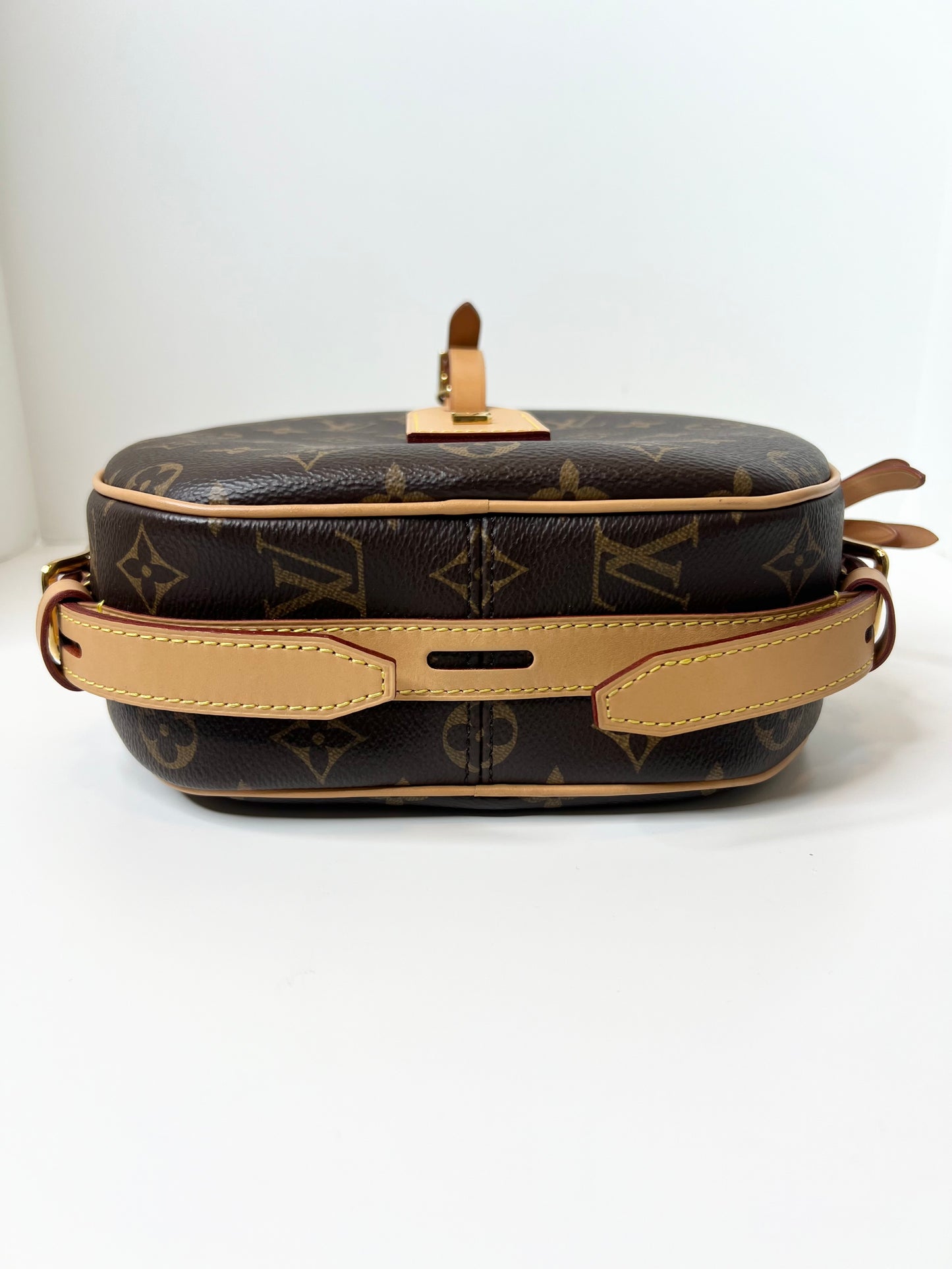 Louis Vuttion Monogram Boite Chapeau Souple MM
