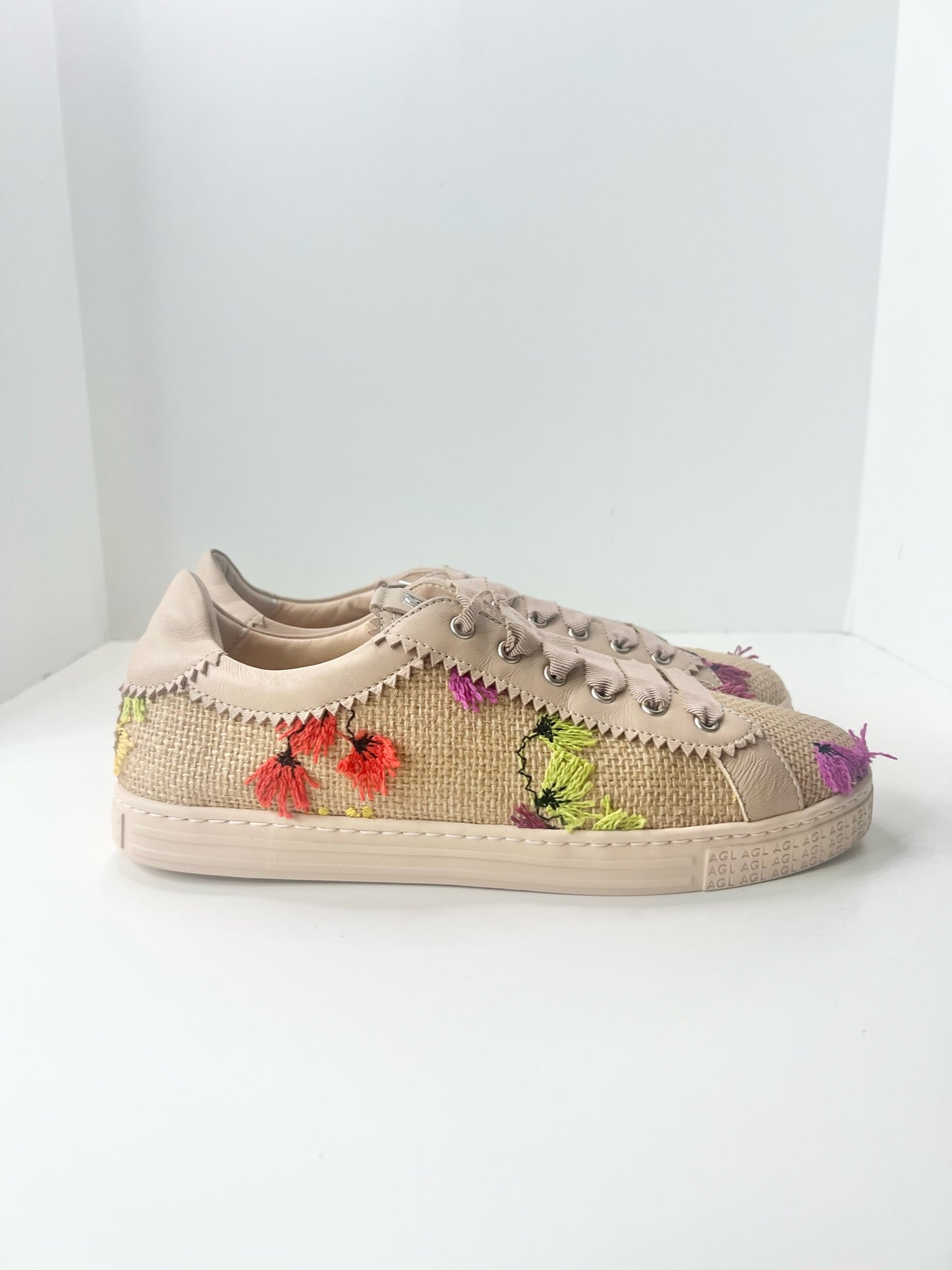 NWT! AGL Groovy Sade Yutte Sneaker, Size 38