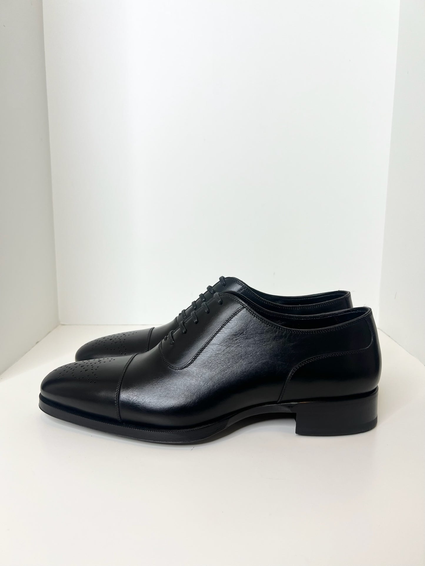 NWT! Tom Ford Men's Black Leather Cap Toe Oxfords, Size 9