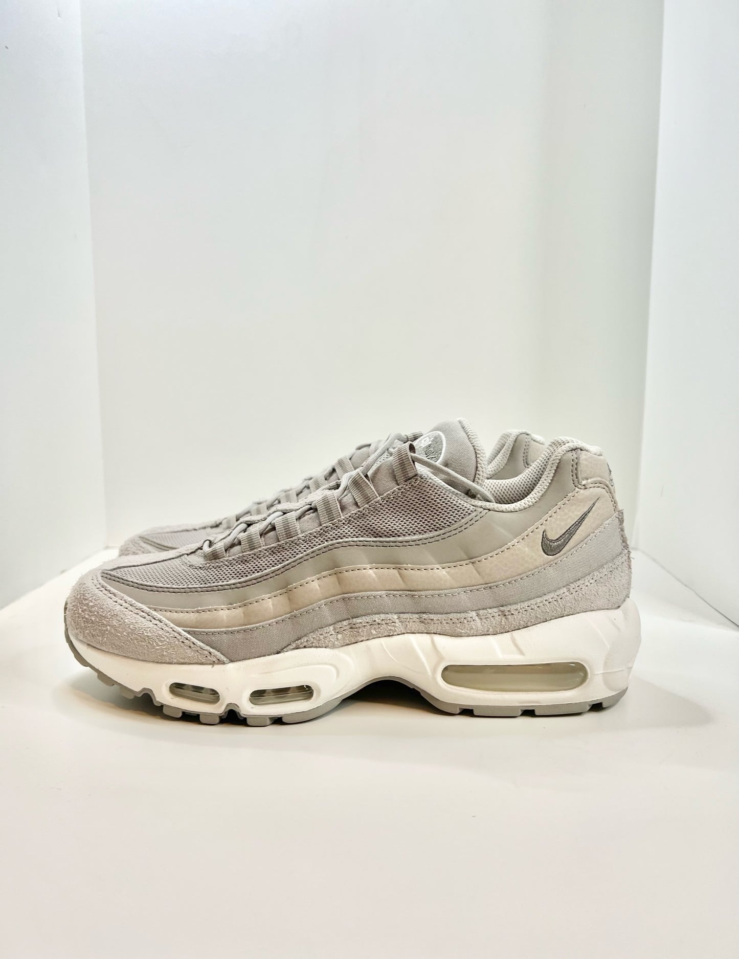 NWT! Nike Air Max 95 SE, Size 9.5