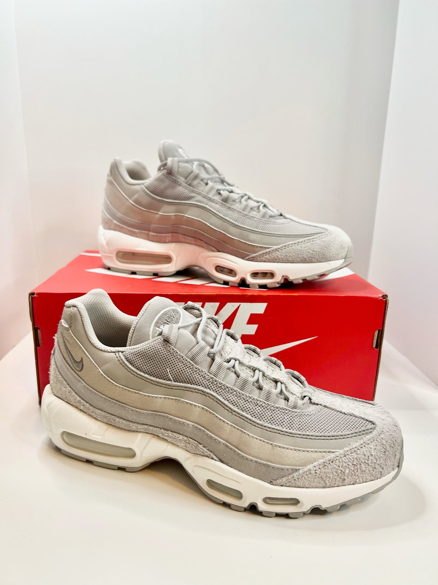 NWT! Nike Air Max 95 SE, Size 9.5