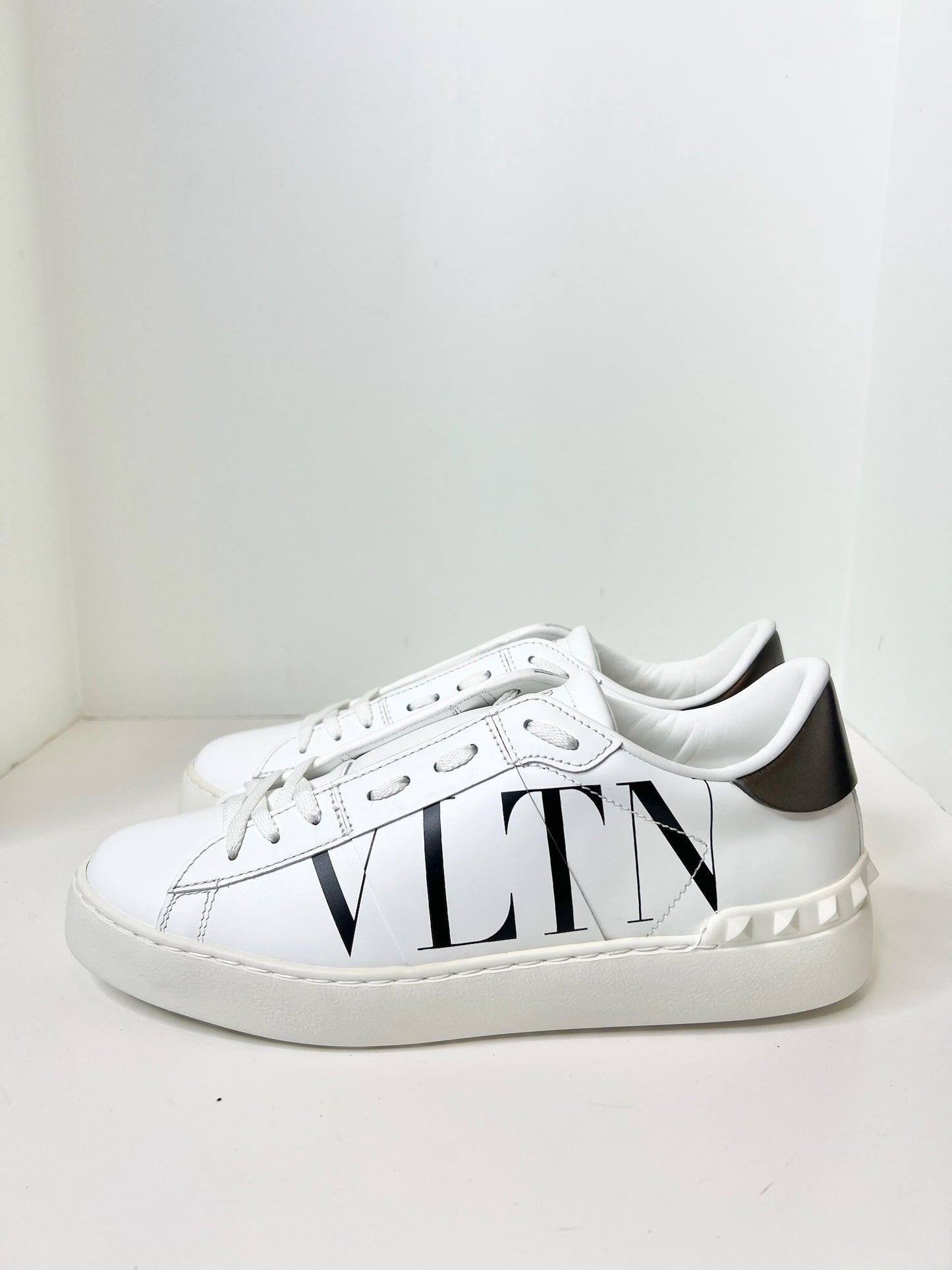 NWT! Valentino Women's Logo Print White Sneaker, Size 39.5