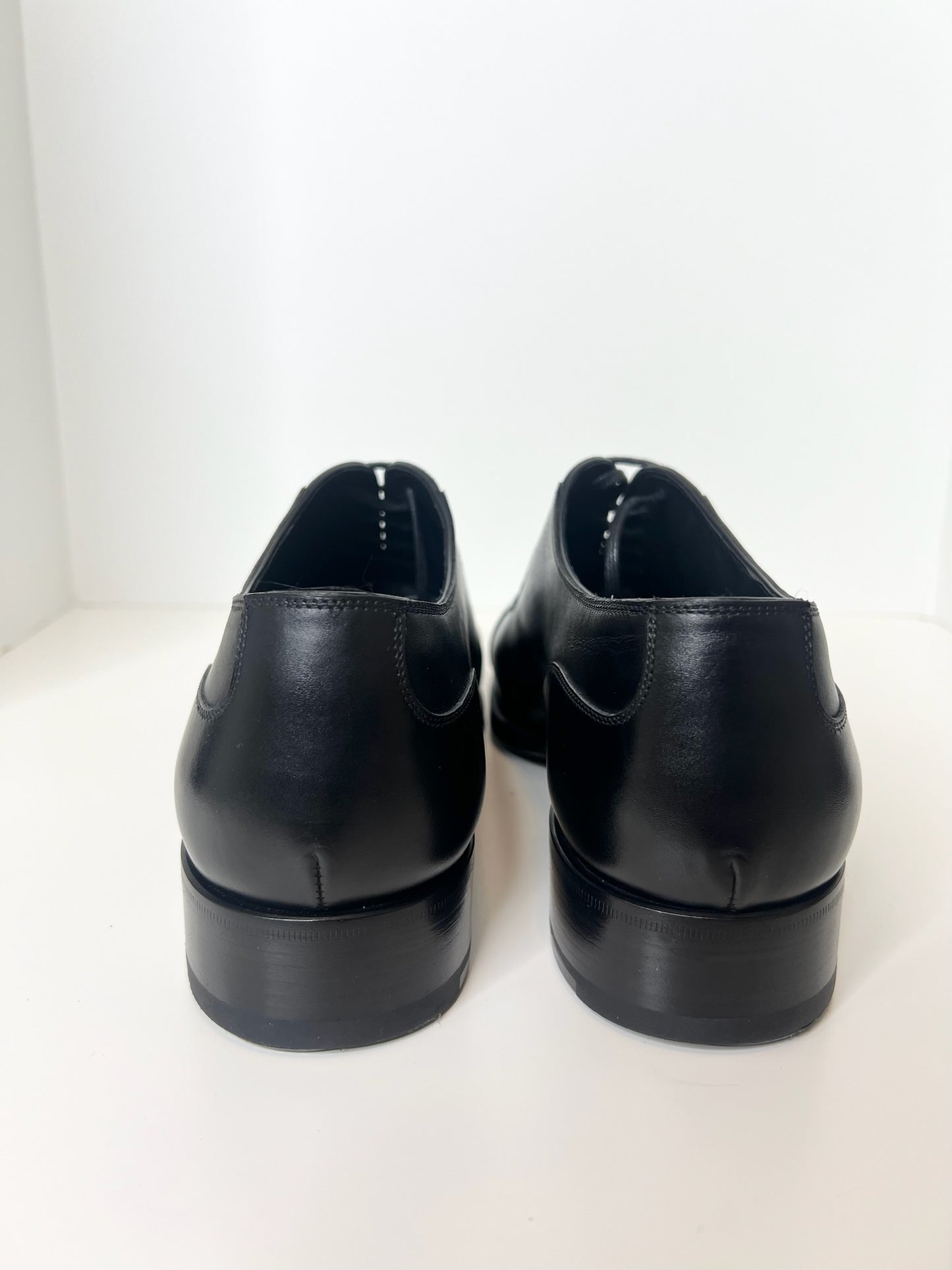 NWT! Tom Ford Men's Black Leather Cap Toe Oxfords, Size 9