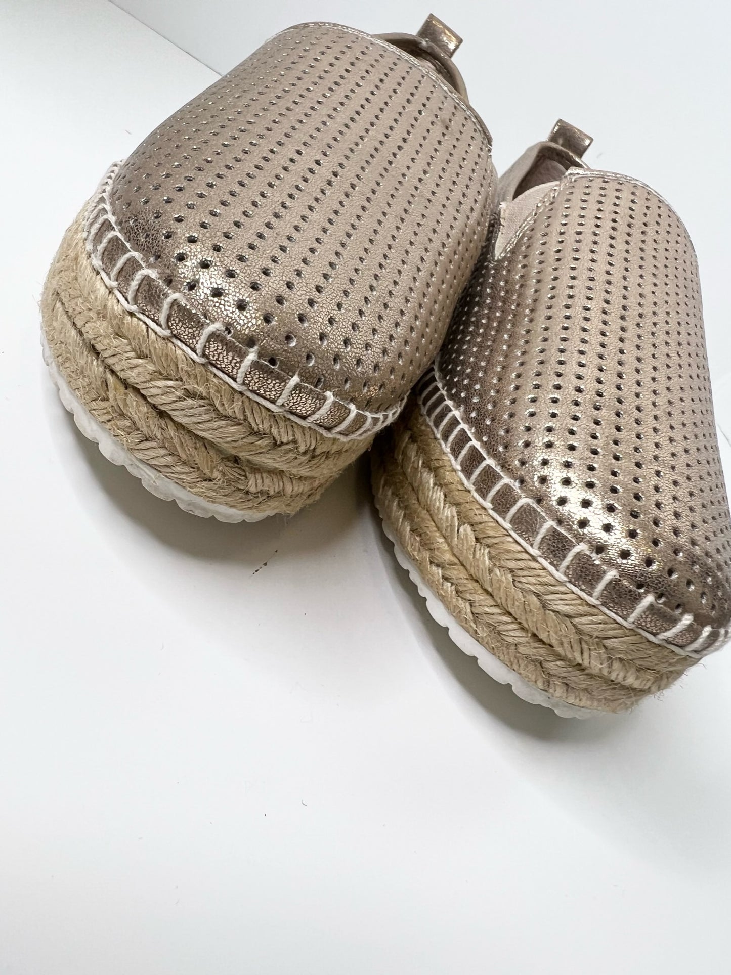 Steve Madden Choppur Gold Espadrilles, Size 7