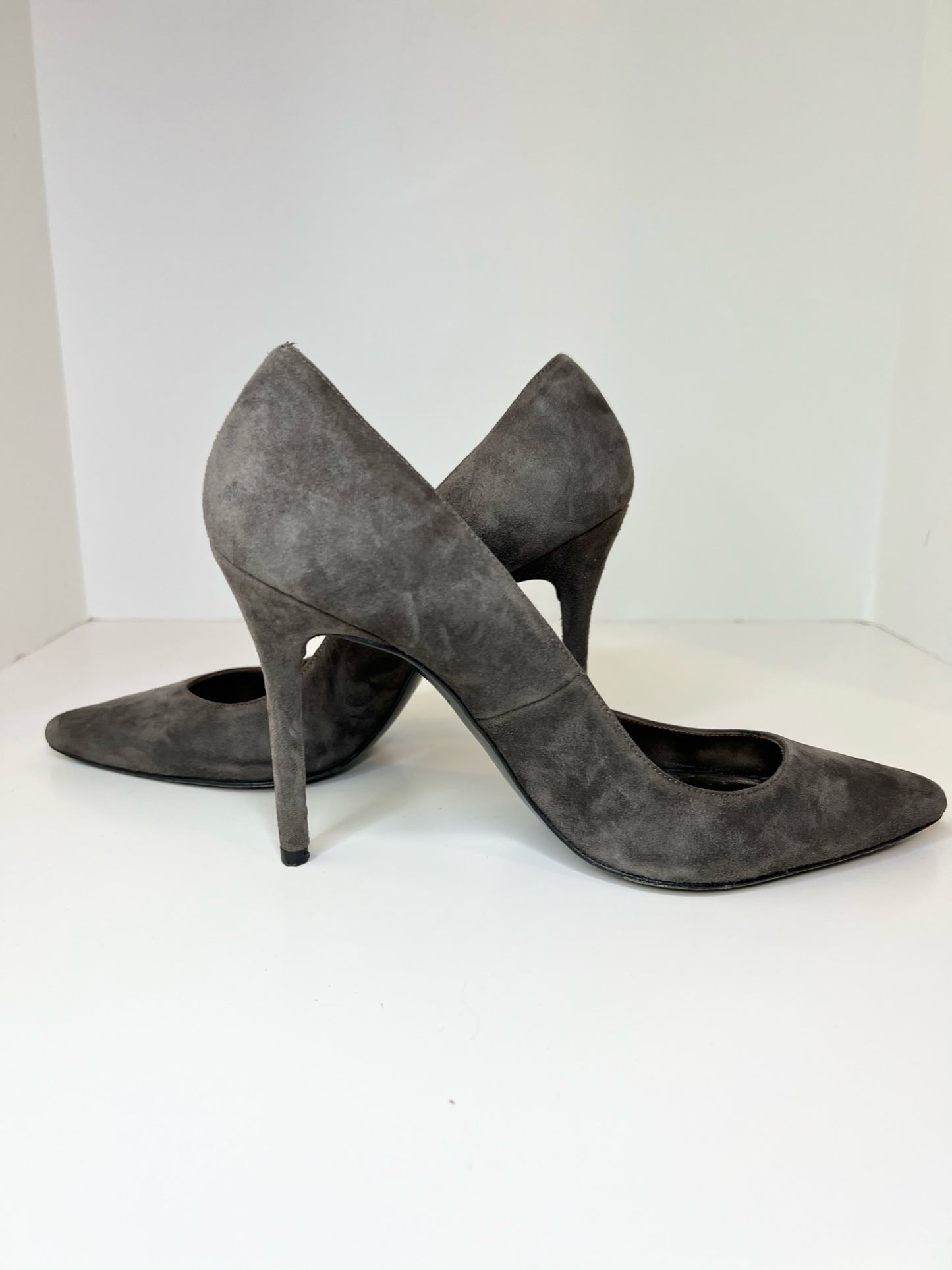 Stuart Weitzman Suede Gray Pumps Size 7