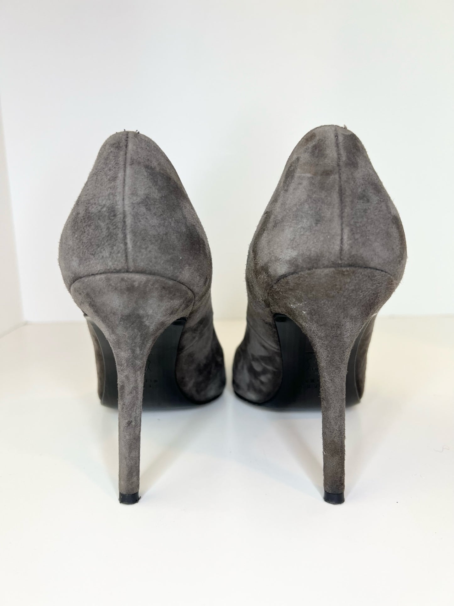 Stuart Weitzman Suede Gray Pumps Size 7