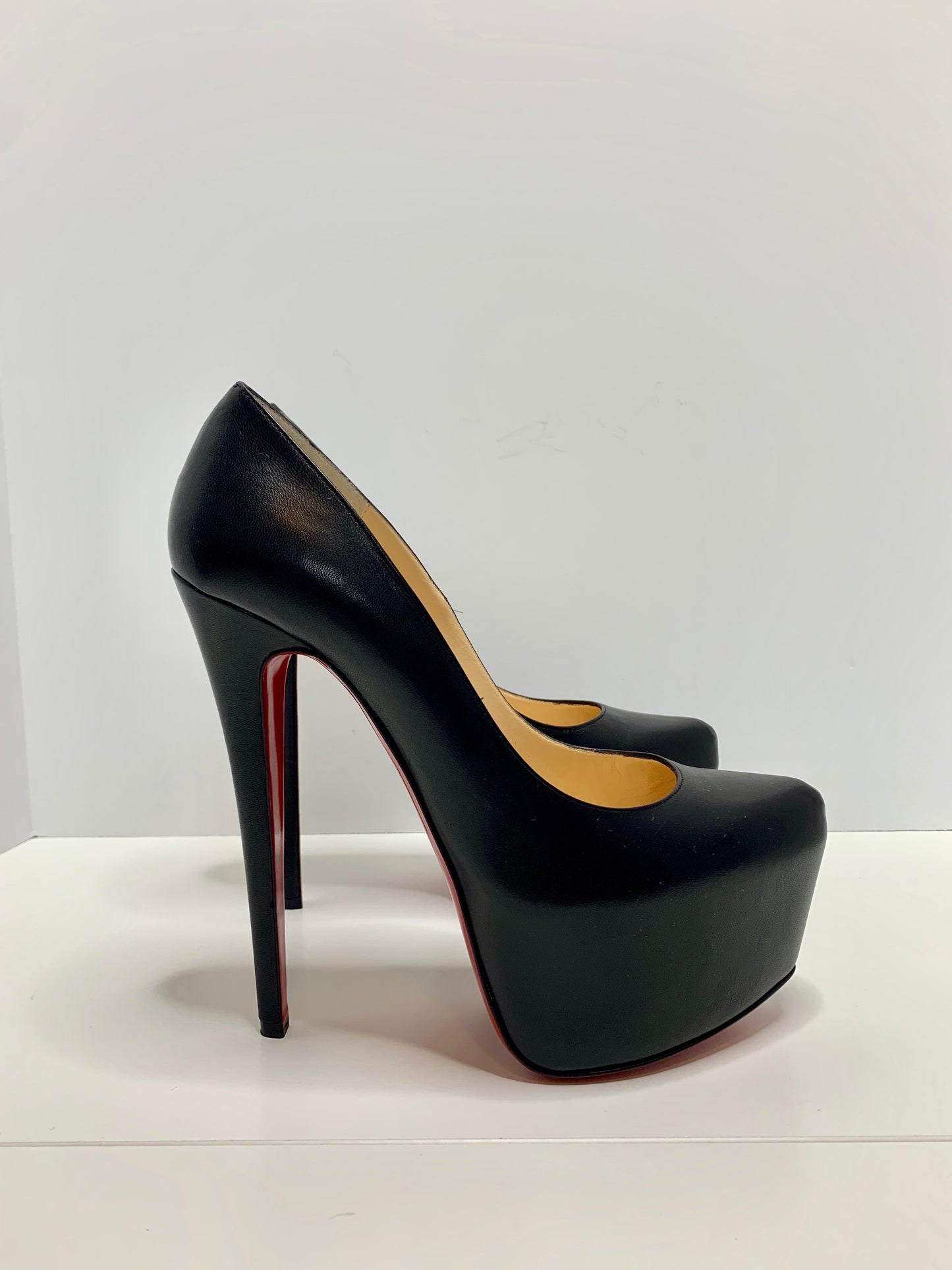 NWT, Christian Louboutin Black Daffodile Platforms Size 39