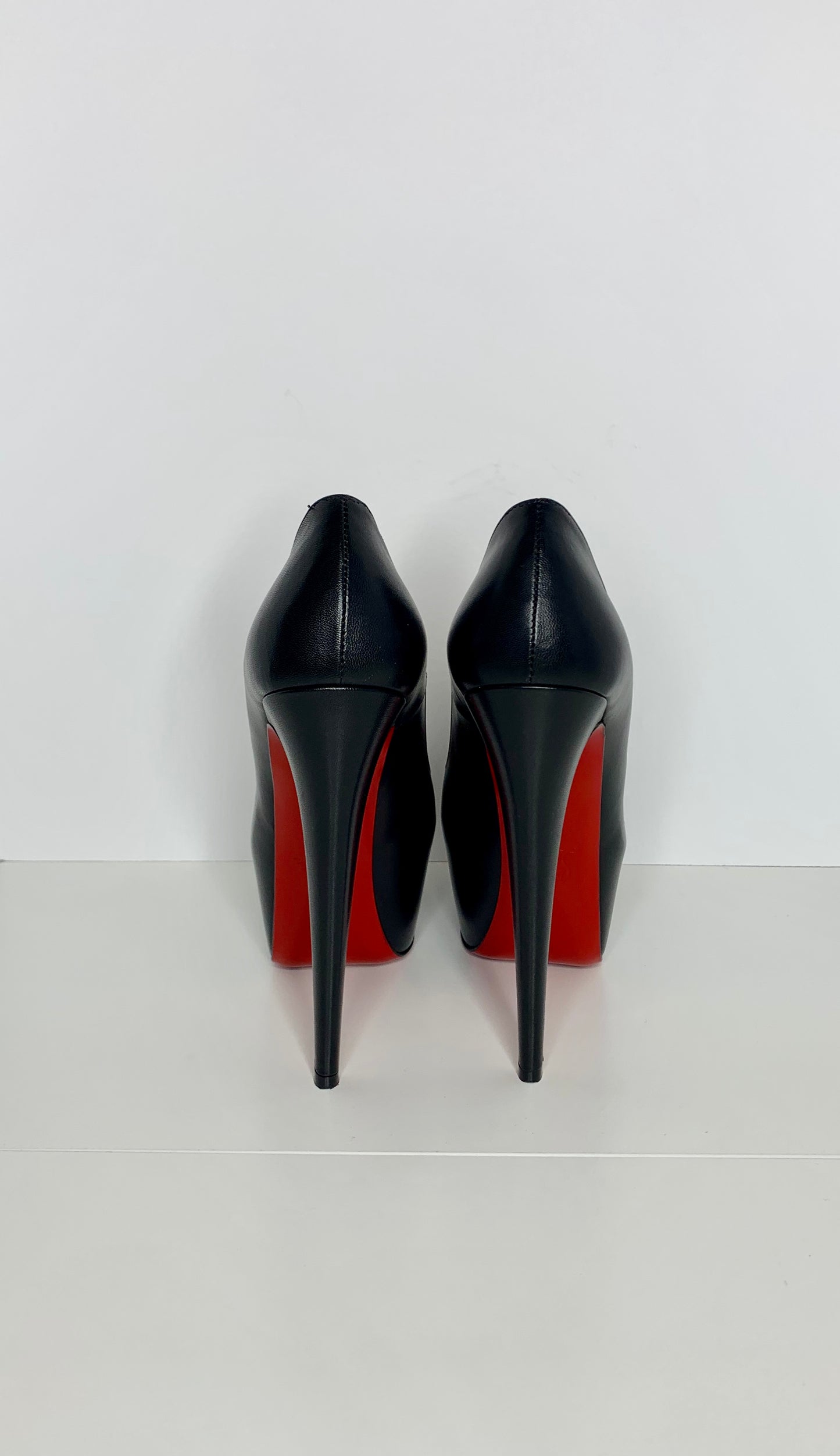 NWT, Christian Louboutin Black Daffodile Platforms Size 39