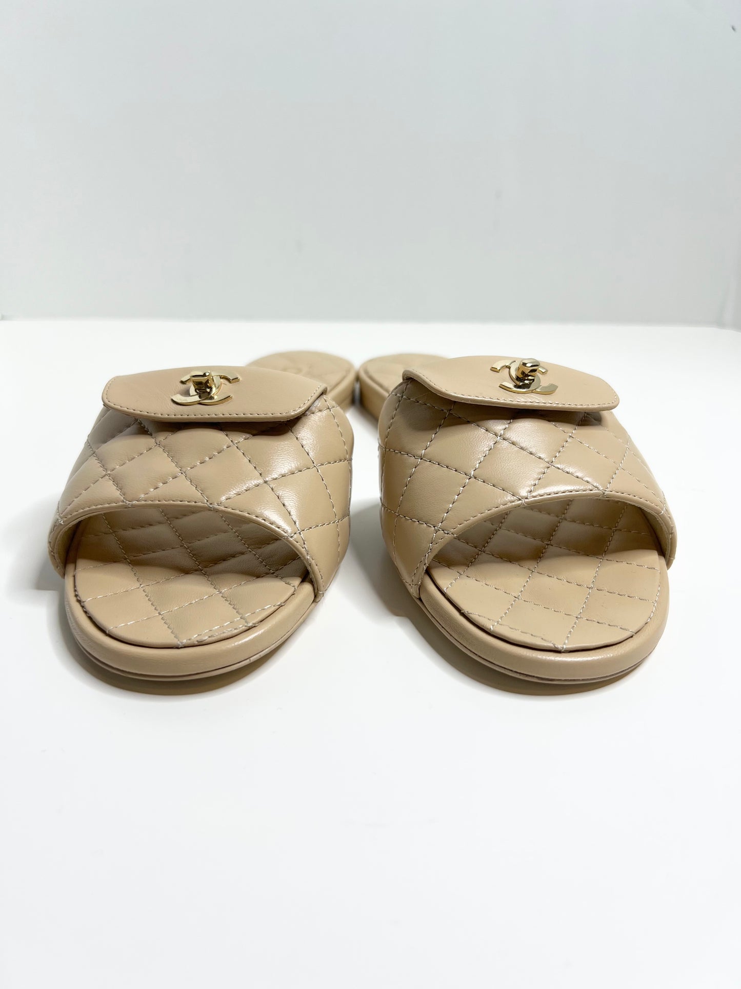 NWT Chanel Lambskin Quilted CC Turnlock Sandals 39.5 Biege