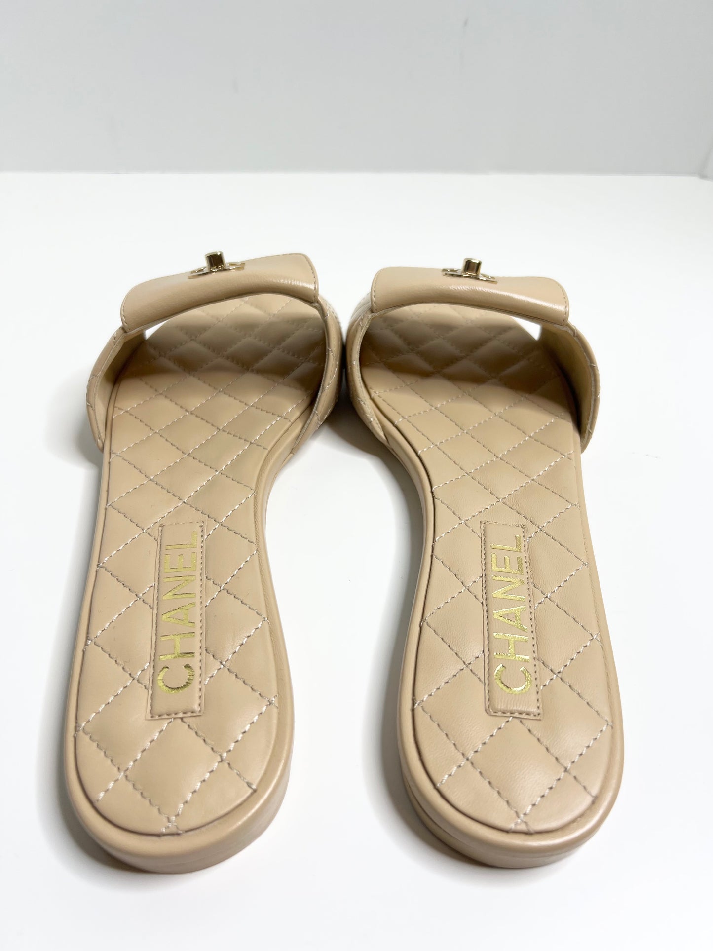 NWT Chanel Lambskin Quilted CC Turnlock Sandals 39.5 Biege