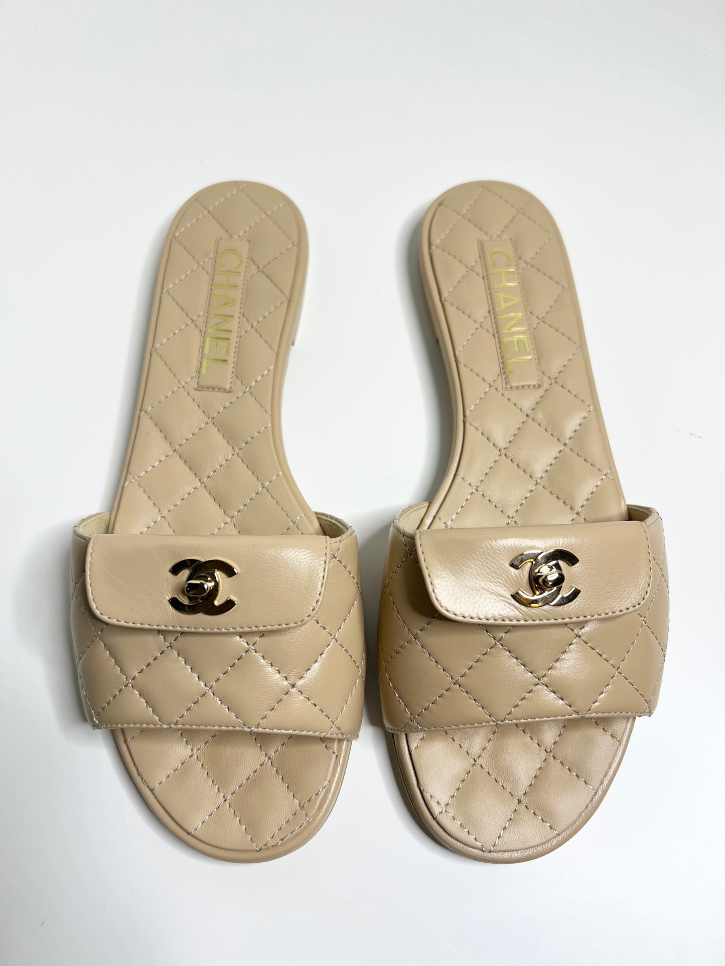 NWT Chanel Lambskin Quilted CC Turnlock Sandals 39.5 Biege